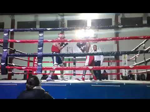 Combate de boxeo amateur entre   Maikol garcia VS  Claudio