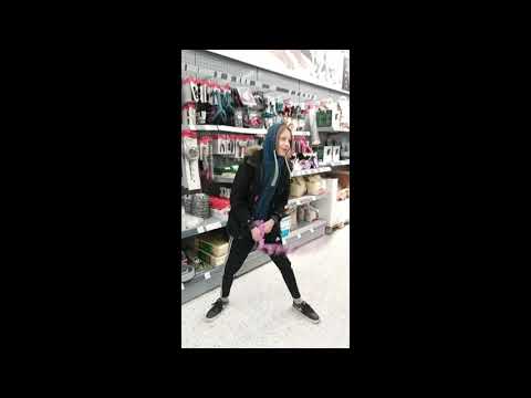 Helikopteri lentää