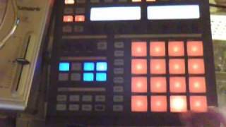Native Instruments Maschine -Sampling and the Drake Remix - Sorta...lol