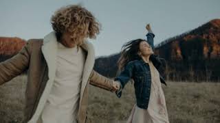 Yalın - Sesinde Aşk Var (sözleri/lyrics) translated