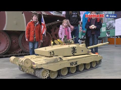 GIANT RC CHALLENGER 1:6 SCALE BATTLE TANKS at BOVINGTON TANK MUSEUM [UltraHD & 4K]