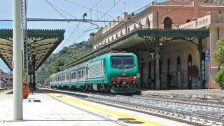preview picture of video 'Treni: E464 alla stazione di Taormina'
