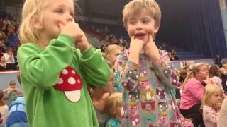 Edith och Mira på Mora Träsk