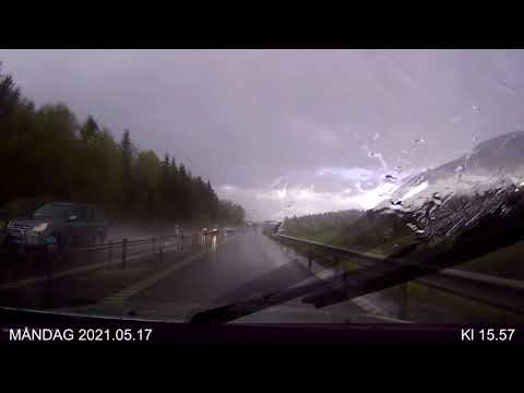 Ösregn på riksväg 32 Tranås-Sommen