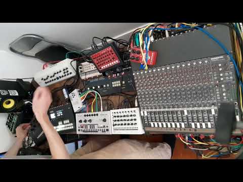 Behind the sun // Louis Serieusement // testing RE303 with CV/Gate // Acidcore Live