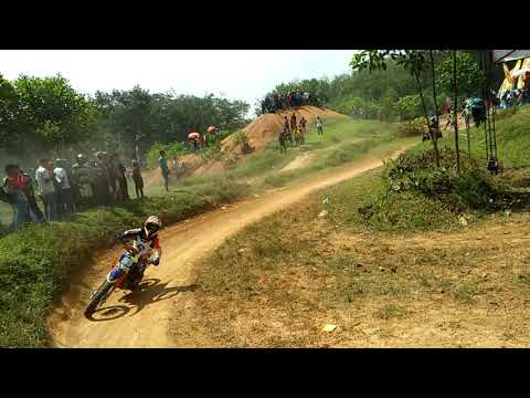 vega vs klx pembalap usia 13tahun di sirkuit teluk dalem