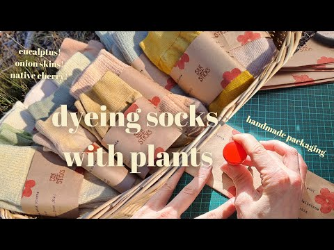 , title : 'dyeing with plants | merino wool sock + natural dye | handmade packaging DIY'