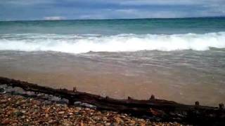 preview picture of video 'Whitefish Bay waves'