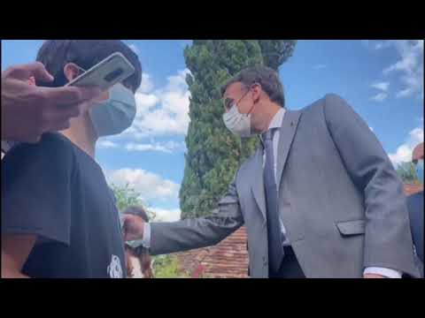 Top News - U qëllua me shuplakë në tubim/ Macron nuk ndalet-vijon turin e tij kombëtar