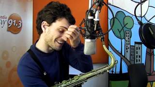 Saxofonista de jazz Andrés Hayes en 168 Horas Radio - Parte dos