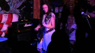 Babes In Toyland &quot;Oh Yeah&quot; live at Pappy and Harriet&#39;s 2.10.15