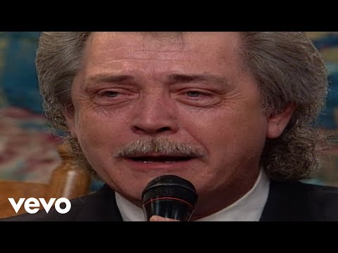 Bill & Gloria Gaither - The Night Before Easter [Live] ft. Donnie Sumner