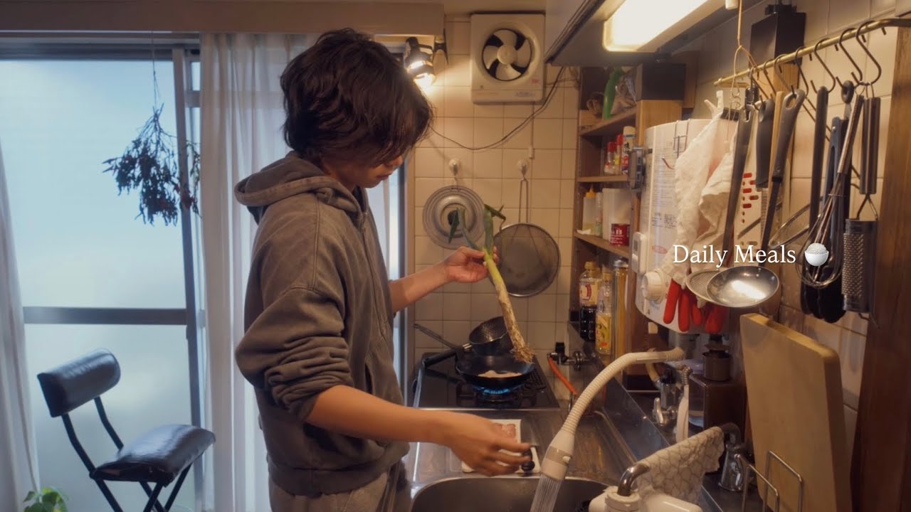 25歳ひとり暮らし｜体と心を満たす日常ごはん。焼き鳥丼と焼き鯖定食🍽️🐟