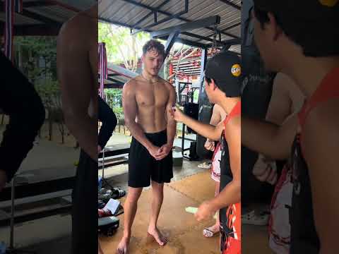 ระหว่างบัวขาวกับแสนชัย