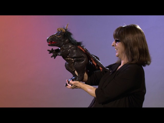 Video Teaser für Folkmanis® Black Dragon Puppet Demo