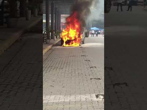 CARRO PEGA FOGO NA RODOPIADA DE JUQUITIBA