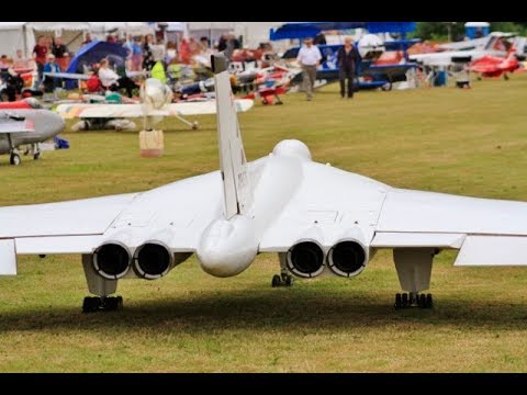MASSIVE 1/5 SCALE RC AVRO VULCAN XH558 - FOUR GAS TURBINES AT LMA RAF COSFORD - 2017
