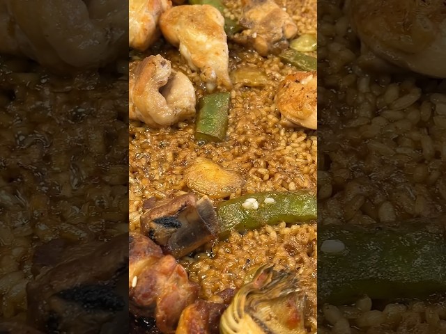 Vídeo relacionado con Paella: Más de 50 recetas para convertirse en un maestro arrocero (COCINAS DEL MUNDO)