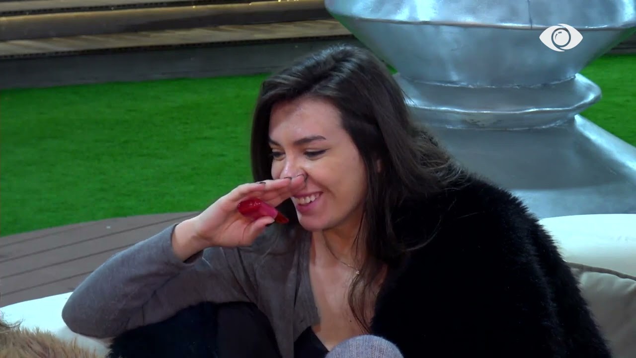 “Mendon se kombinon me Laertin?”/ Ola i përgjigjet Jozit, Valbona: Kujt ja shet këto kumbulla?