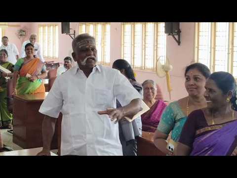 திரிஷா படத்தை மாநகராட்சி கூட்ட அரங்கில் வைக்க கோரி காரைக்குடியில் கவுன்சிலர் அடம்