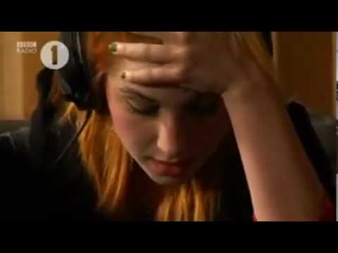 download lagu mp3 mp4 Paramore Use Somebody, download lagu Paramore Use Somebody gratis, unduh video klip Paramore Use Somebody