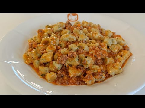 Gnocchetti di ricotta al ragรน di salsiccia