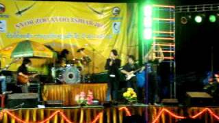 Download lagu Kos Lis - ua laib vim niam txiv - LIVE LAV 52 LAOS new year 2010-2011 mp3