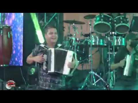 La Chola que yo tengo en vivo Manuel y Abdiel y los Consentidos