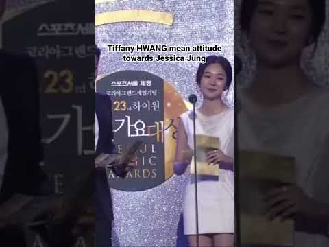 Why so rude Tiffany?#snsd #tiffany #tiffanyyoung #jessicajung #jessica #girlsgeneration