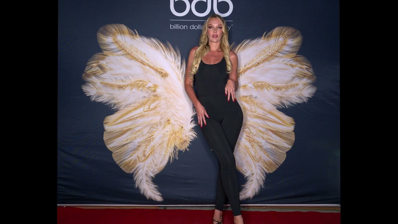 Founder, Model & Influencer Victoria.Jancke poses at Super Model Mgmt Coachella Event