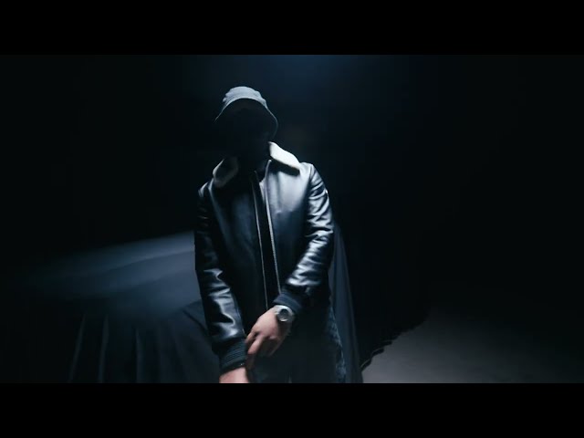 Video zu 'Heavyweight' ansehen