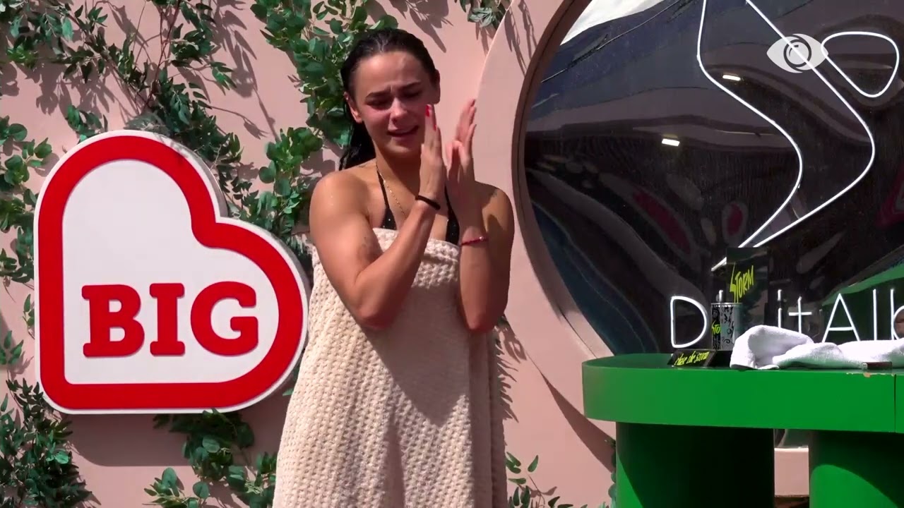 Dashuria mbi të gjitha.../ Surprizë nga ajri për Eglin