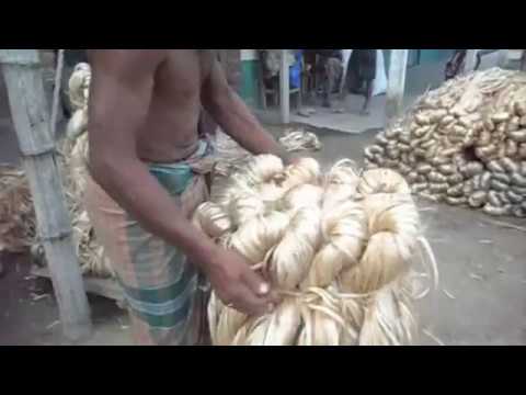 Process of making yarn in yarn spinning machine