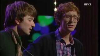 Kings of Convenience sing &quot;24-25&quot; live