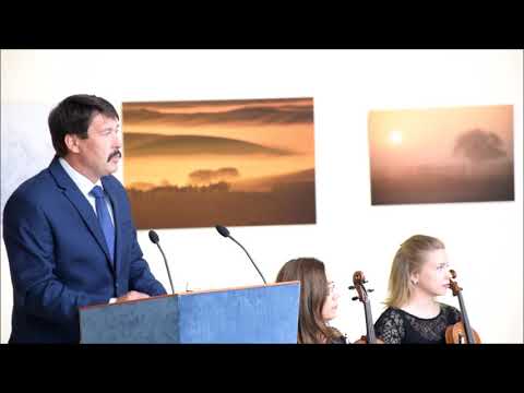 Álmodó Vizek fotókiállítás megnyitó. Korsós Zoltán köszöntése és  Áder János beszéde