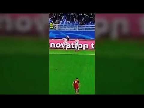BALL BOY GETS PUSHED OVER BY FACUNDO FERREYRA Roma - Shaktar