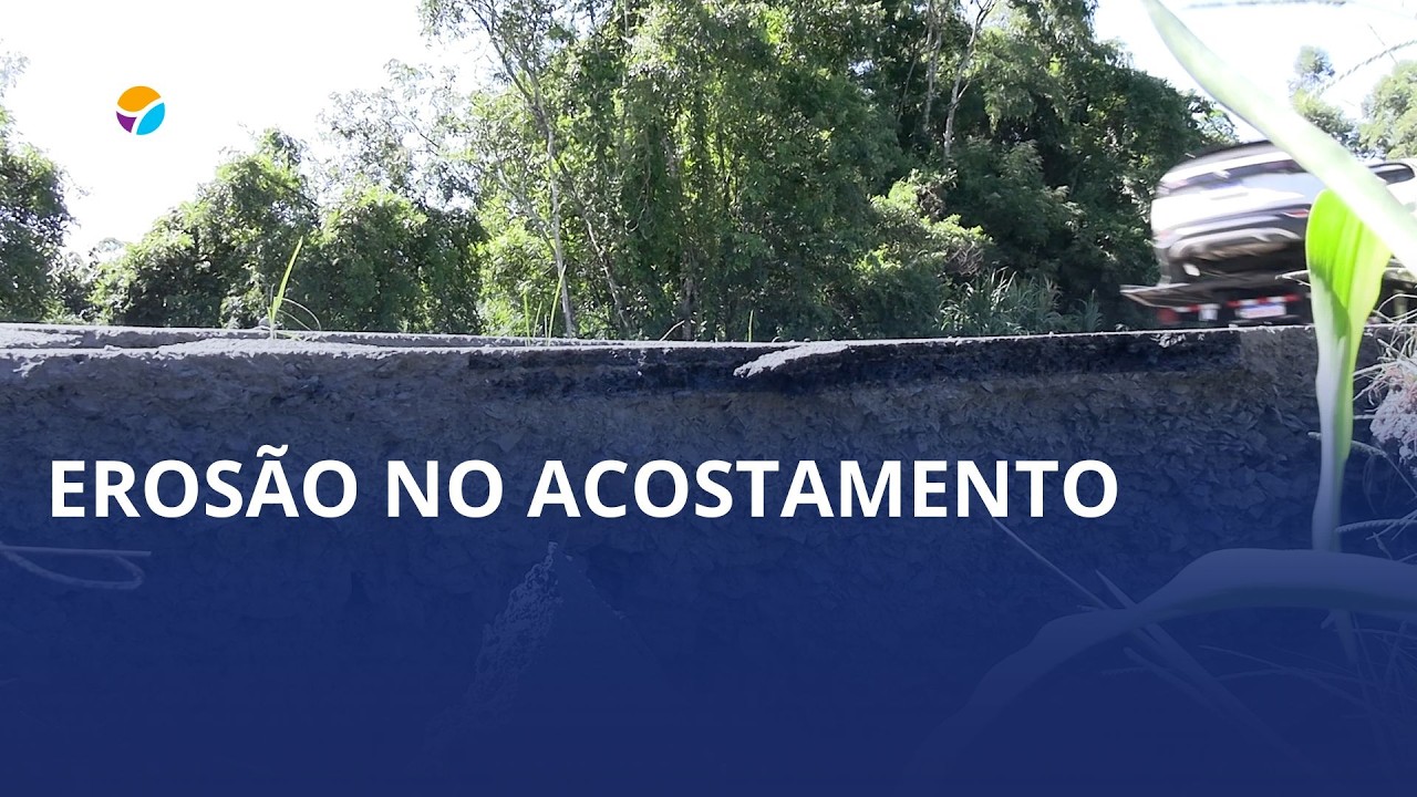 Buraco na margem da BR-470 preocupa motoristas