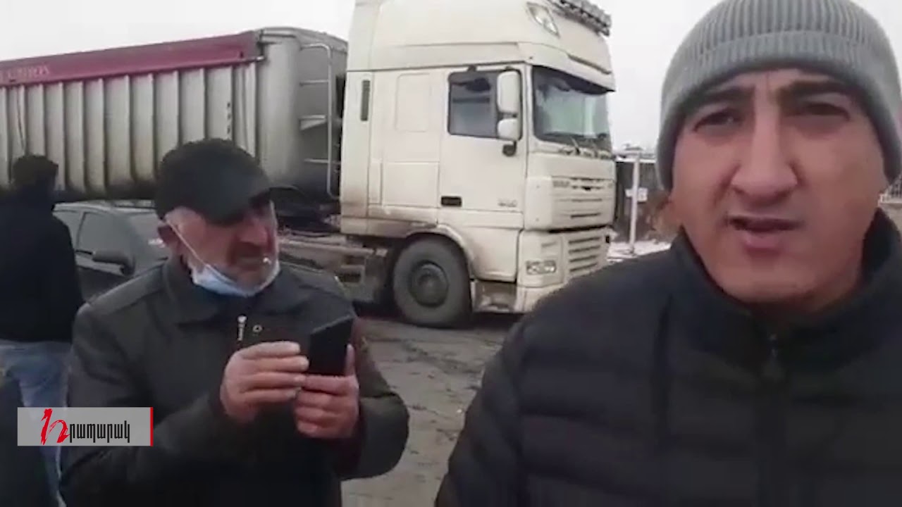 Քաղաքացիները փակել են Երևան-Վանաձոր ավտոճանապարհը. պահանջում են Փաշինյանի հրաժարականը