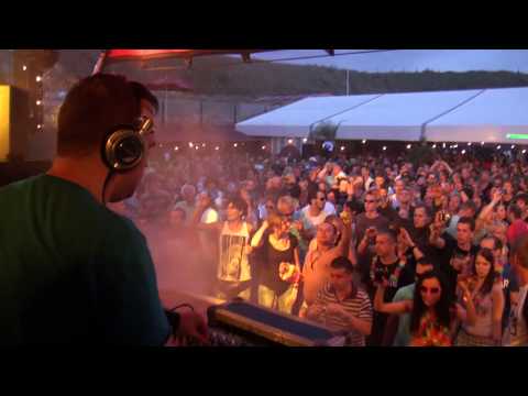 Leon Bolier playing Arctic Globe (W&W Remix) @ Luminosity Beach Festival 2010 - Day 1 (8)