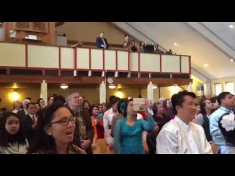 Kebaktian Minihasa: Slotlied "Kusuka menuturkan" met Angklung en Kolintang