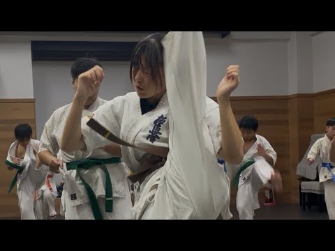 極真会‼️蹴りを決めるには力強い突きから‼️
