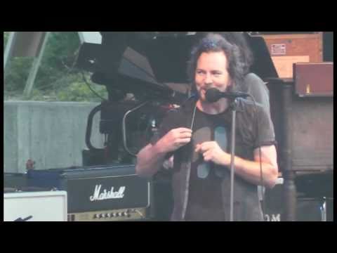13.) Gonna See My Friend (Pearl Jam, Berlin 2010)