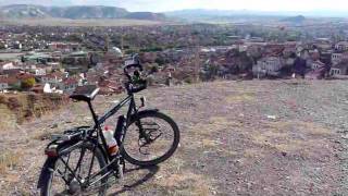 preview picture of video 'Sur les hauteurs de Avanos, en Cappadoce, Turquie - www.tony-world-mountain-bike-tour.fr'