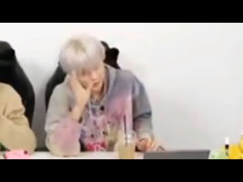 jungwoo just casually singing on huya tv