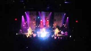 Walk Off the Earth - Material Girl