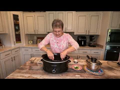 Easy Crockpot Chicken and Gravy | What to make in your crockpot | Slow cooker meals with chicken