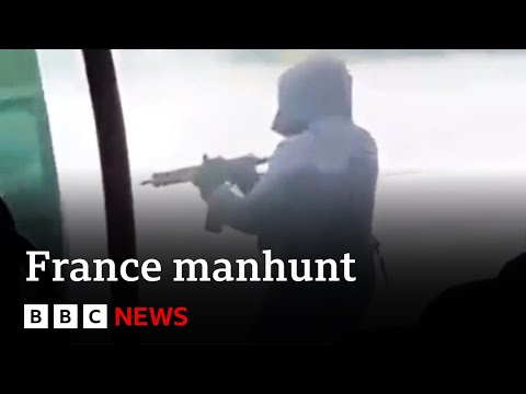 法國驚現「劫囚」事件！囚車運送犯人遭遇襲擊，造成多人傷亡 (France manhunt: cameras record brutal ambush as “drug boss” freed and guards shot dead | BBC News)