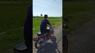 Download lagu Mentahan Story WA estetik - Naik CB  #shorts #shortvideo #capcut #storywa #cinematic #cbpolice mp3