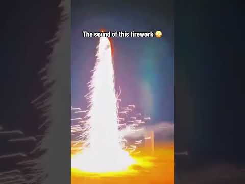 Woah 😯 (via silentpyrotechnics/IG)