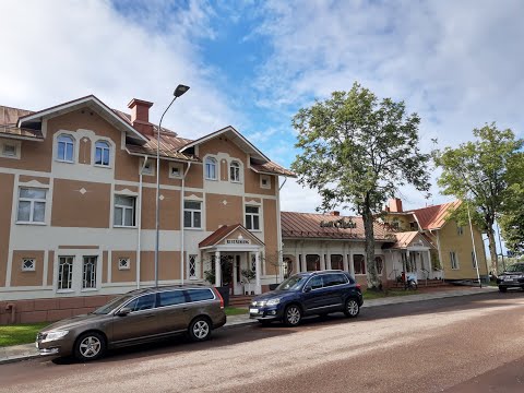 1988 DEVE elevator with manual doors at Hotel Cikada*** Mariehamn, Åland (Finland)